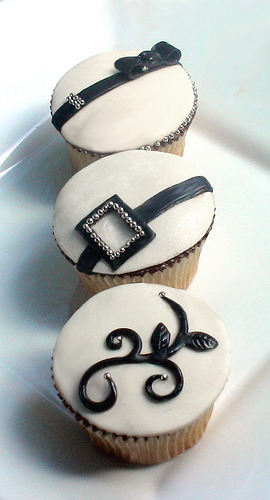 pictures of black and white cupcakes