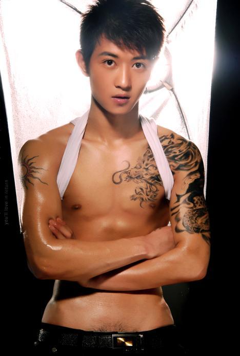 I see your hot Asian guy and raise you a hot Asian guy w tattoos