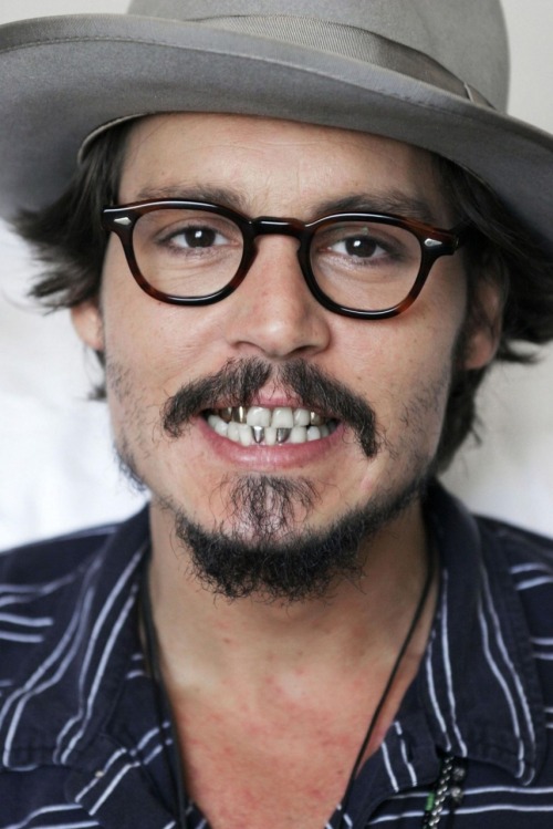 johnny depp wife teeth. Johnny Depp. Omg his teeth!