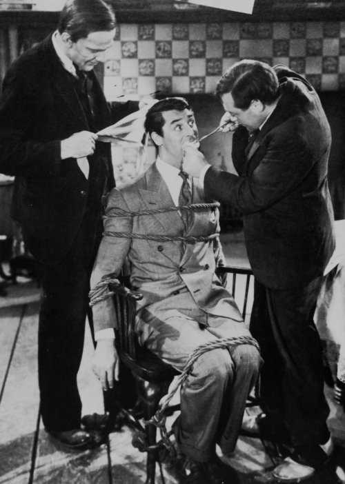 Cary Grant with Raymond Massey Peter Lorre in Arsenic and Old Lace 