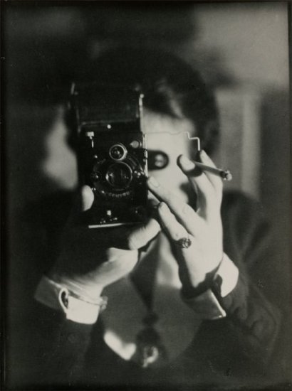 chagalov: billyjane: Germaine Krull~Autoportrait c.1930 via drouot