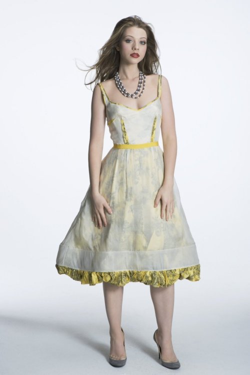 csebastian Michelle Trachtenberg yellow and white patterned dress 