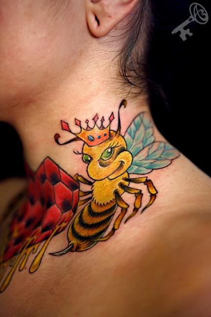 misselise: radeos honeycomb bee neck tattoo