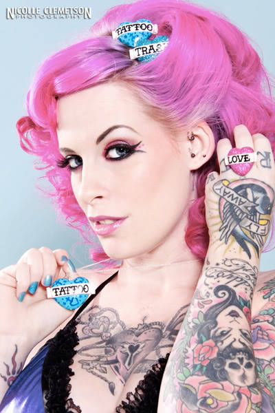 Tattoos Girls Tumblr on Love Girls With Pink Hair  And Tattoos  And A Shitload Of Eyeliner
