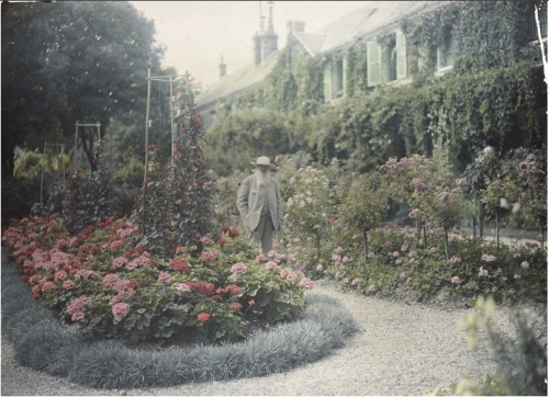 theshipthatflew:   Claude  Monet in front of his  House at Giverny, Anonymous, 1921, Autochrome (Musee d’Orsay)
