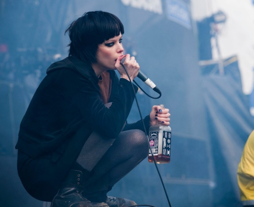 itselectric0:  dansons:  sparklingdeadbodies:  (via flyingdinosaur)   I fucking LOVE Alice.   Alice Glass looks JUST like a girl I know who used to dance at my old studio.