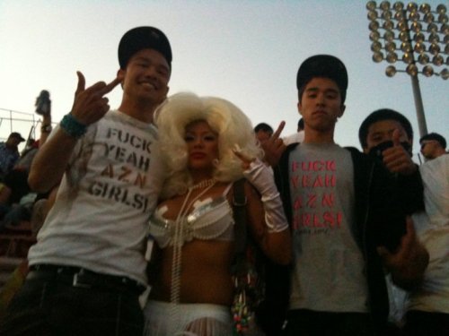 fuckyeahazngirls:Whats up followers? So we’re back from EDC.... - Bonjour Mesdames