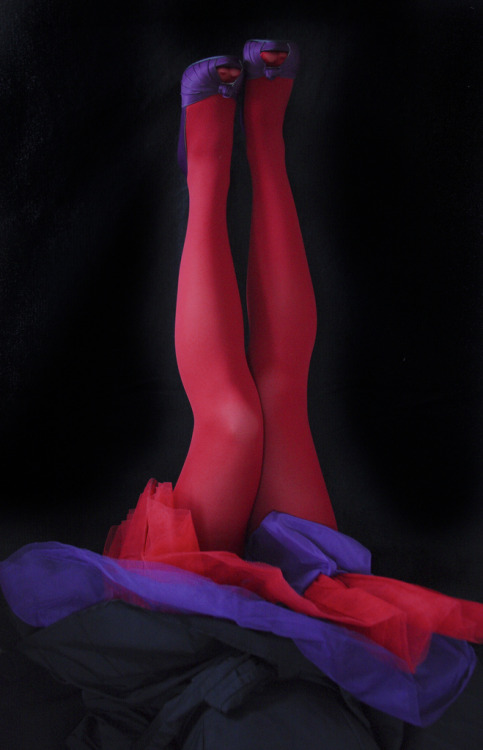 Erotic Guru via yuttaro-pedalfar-red-legs-via-the-wee - Bonjour Mesdames