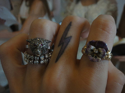 camillelelee via discoglamour I do love a finger tattoo And those rings