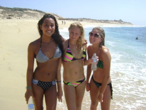 Kelia Moniz, Laura Evener, and Bruna Schmitz in Cabo