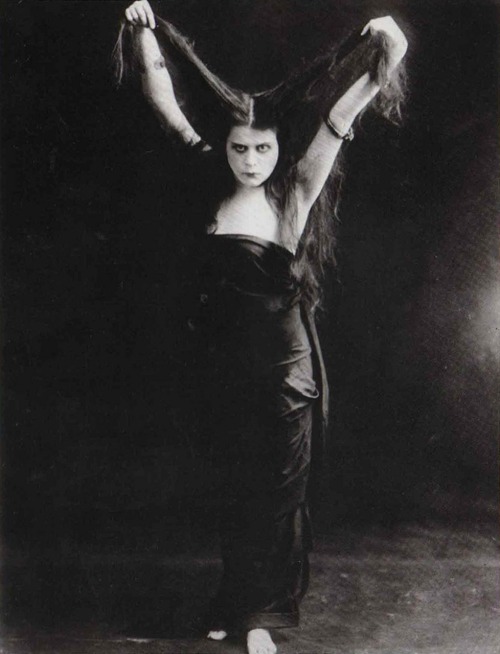 DamnI forgot Theda Bara was also born 29th of July Famous shot from