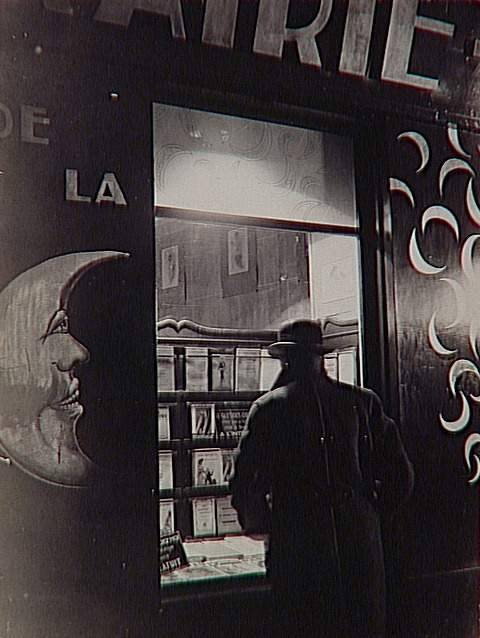 Brassaï, “La Librairie de la Lune [The Library of the Moon],” Paris, circa 1931-1943, Silver print
(from lushlight & liquidnight: via the Réunion des Musées Nationaux)