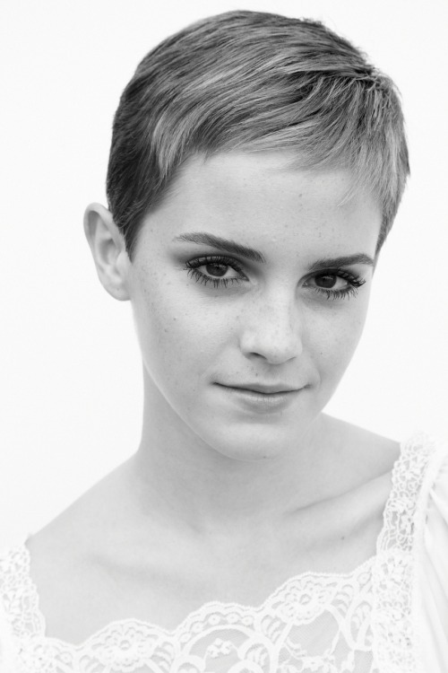 emma watson short hair black dress. Emma Watson#39;s new haircut