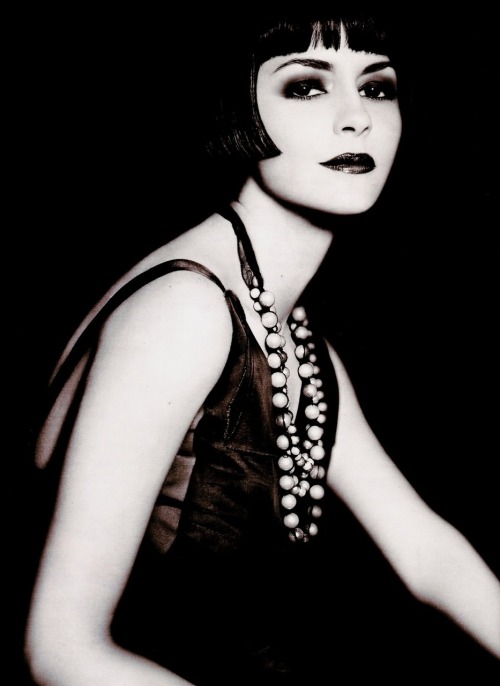Audrey Tautou styled a lot like Louise Brooks