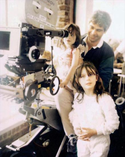 Are Zooey And Emily Deschanel Sisters. A young Zooey Deschanel, Emily