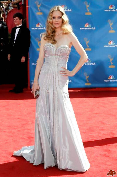 Kristin Bauer&#8230; I can&#8217;t get over how lovely she looks..her dress just gorgeous&#8230;