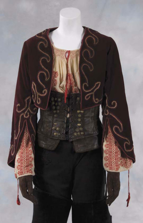 Great outfit worn by Kate Beckinsal as Anna Valerious in Van Helsing 