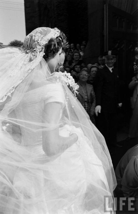 Jacqueline Bouvier on her wedding day 09121953 to Senator John F 