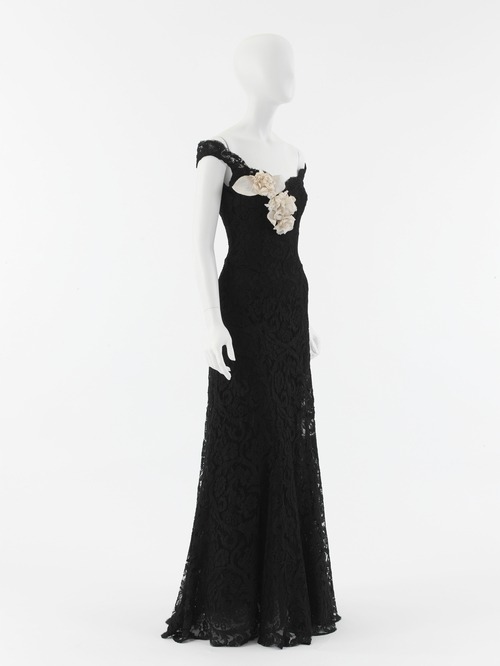 omgthatdress:  Chanel evening dress ca. 1937 via The Costume Institute of The Metropolitan Museum of Art 