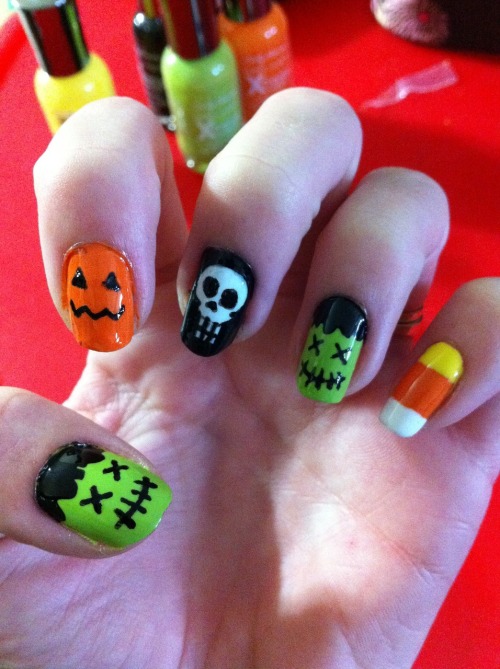 post-it-smiles:  Trick or Treat?! Combination of all the Halloween nails I saw on tumblr this week. Happy Halloween!!!! 