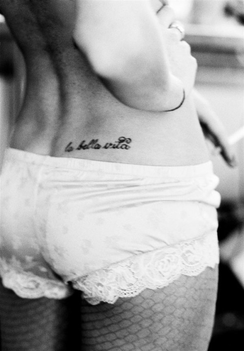 lindsay lohan's la bella vita tattoo italian for the beautiful life 