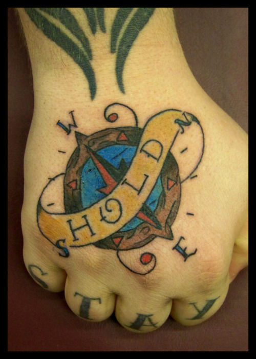 “Hold Fast” hand tattoos by Bones! Done in Old-School style and colouring.