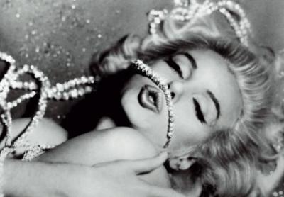 Uma garota sábia beija mas não ama, escuta mas não acredita e parte antes de ser abandonada.
Marilyn Monroe