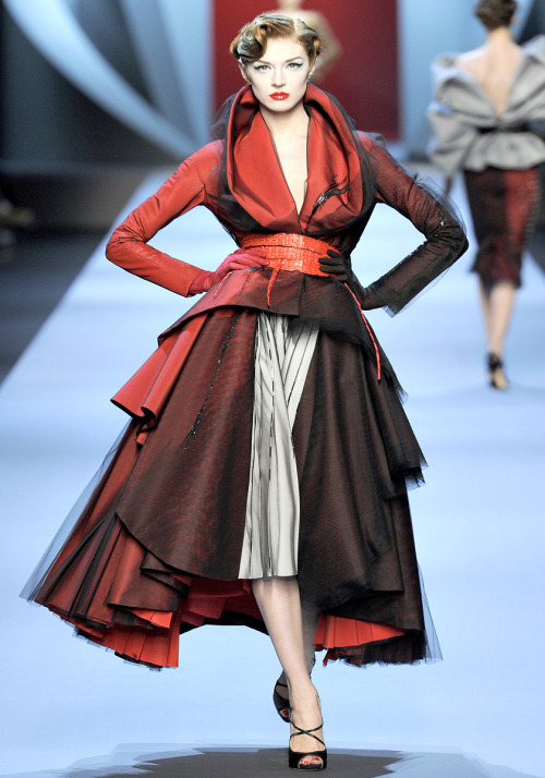 Vogue: Christian Dior Haute Couture, Spring 2011   photographer: Yannis Vlamos  Olga Sherer
(click-through for zoom)