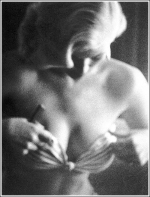 Anita Ekberg 1956 photo by Phil Stern