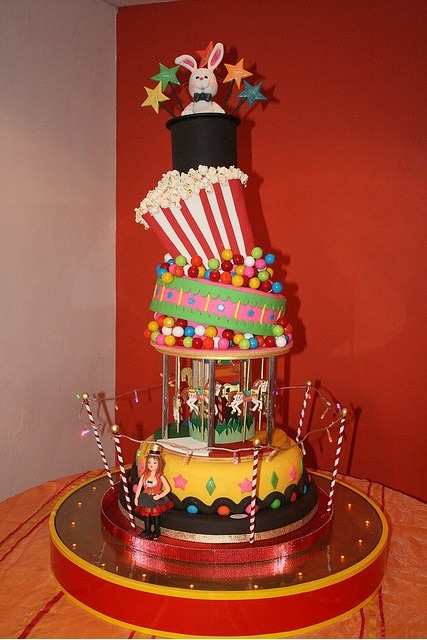 CIRCUS CAKE this was just SO incredibly detailed I had to show you guys 