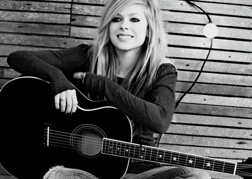 Como sempre, há os meninos que só querem descer as calças e os que querem um relacionamento com algum significado.
-Avril Lavigne 