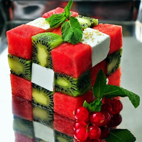 
A fruity Rubik’s Cube (a healthy alternative for the geeks)
Kiwi, watermelon and feta cheese <3