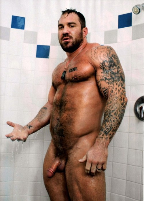 guysthatgetmehard:

must be shower night (WOO!) - even in the shower this guy still looks dirty as hell doesn’t he? the kind of dirty that makes my cock twitch.
