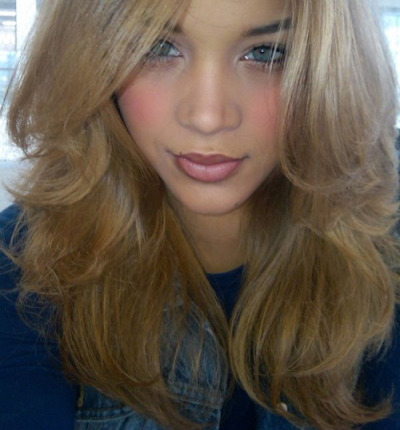 Blonde Hair Girl With Green Eyes. tagged as: londe. londe