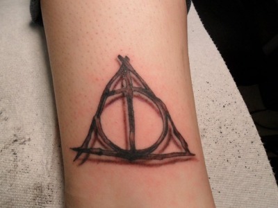 harry potter and deathly hallows symbol. A nice image. Yes I am a Harry