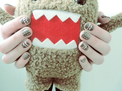luketheelemon:  i love her nails:)