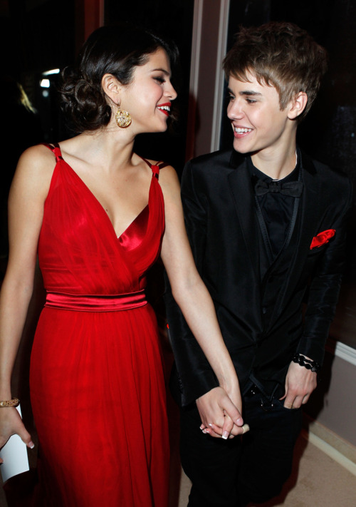 justin bieber and selena gomez vanity fair oscar party 2011. 28. Selena Gomez and Justin