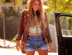lifesnow:

Eu tenho pena das pessoas que se acham perfeitas. 
Miley Cyrus 