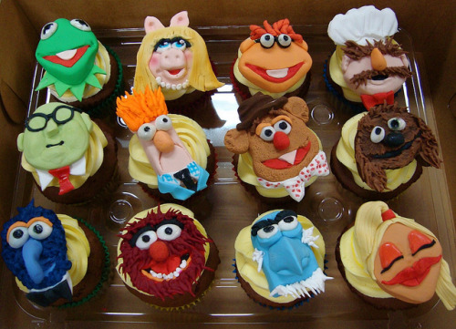 These muppets cupcakes by Debbie Does Cake are insanely detailed and awesome! 