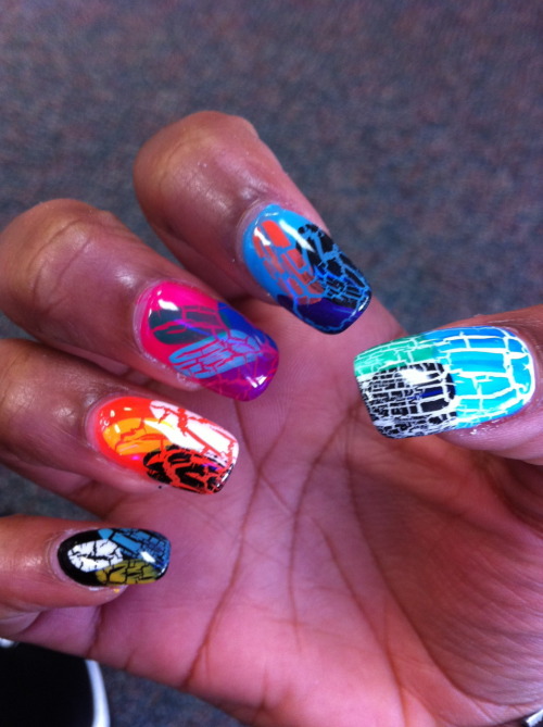 nailsbyveryemily:

nailfood:

The “Crackle” Technique. 
http://thedevilsbride.tumblr.com/ 

This is awesome!
