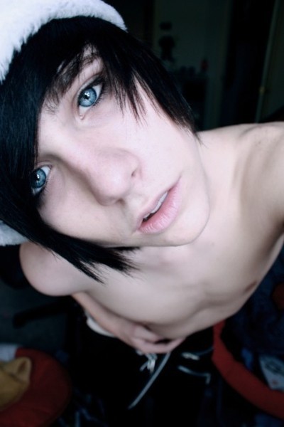 emo guys with black hair and blue eyes. lack hair middot; lue eyes