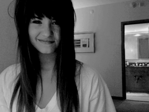 
Não importa o quanto uma pessoa te faz sofrer, você sempre vai lembrar o quanto ela te fez sorrir.
Demi Lovato
