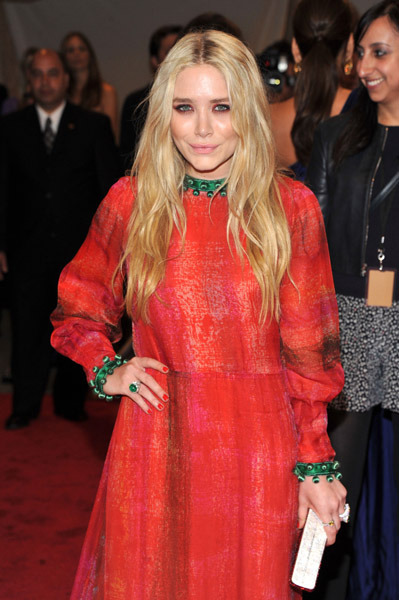 05 02 2011 MaryKate Olsen attends The Costume Institute's annual MET Gala