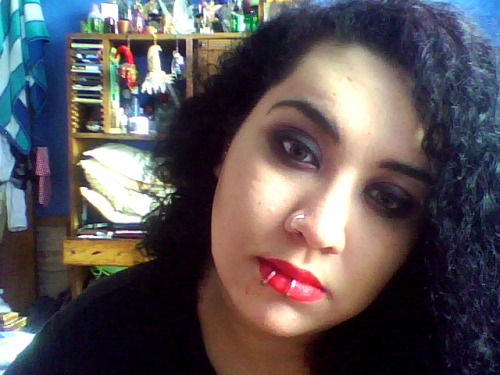 Working in this tutorial video… it’s supposed to be a Brody Dalle inspired make up tutorial… or so… 