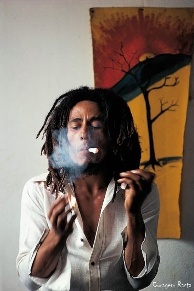 coragemrasta:

Melhor morrer lutando pela liberdade, do que ser um prisioneiro todos os dias da sua vida.
Bob Marley
