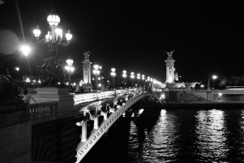 Pont Alexandre III at night.