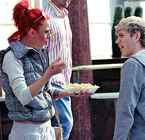 1d-supreme:  louisismycarrot:  Niall: Can I have some…of that? Her:  I HAVE A BOYFRIEND. Niall:  BITCH NO I WANT FOOD  both their faces are priceless omg 