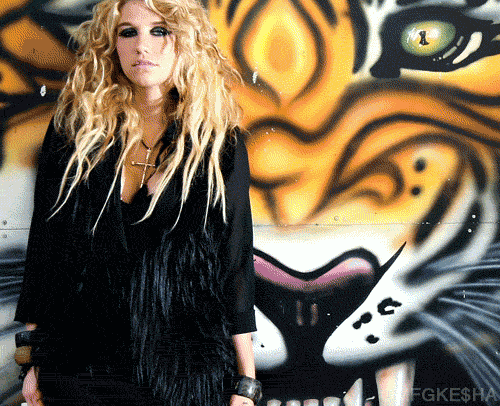 Avril Lavigne and Kesha - Gifs.