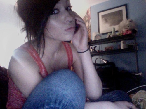 glitterpubez:

Earlier, when I was on the phone with Jesse.
Duckfacin’ it up.

Ohhhhh baby, so sexy on dat phone.