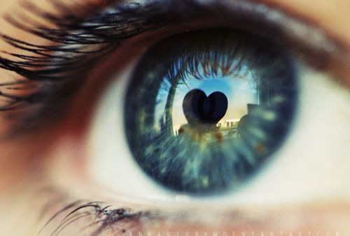 jesuslovermysoul:

Abra os olhos do meu coração Senhor, e amplia a minha visão, faz-me enxergar com os olhos da Fé, aquilo que não é visivél aos olhos carnais .
